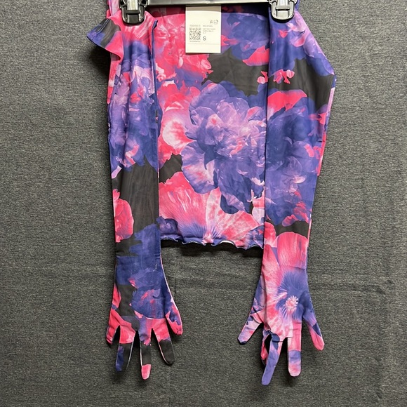 💥3/$15💥NWT - Forever 21 Women's Abstract Mesh Crop Top & Gloves Set - Small - Picture 9 of 10